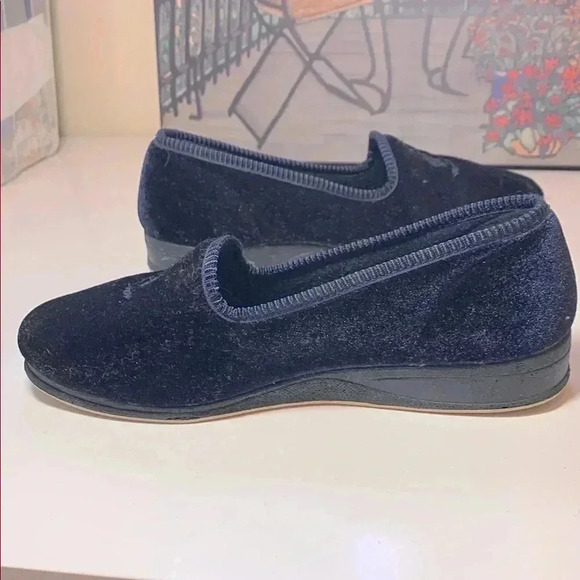 Packard by Foamtreads Crown Crest Navy Velvet Loafers  w 1” wedge heel. - Picture 4 of 9